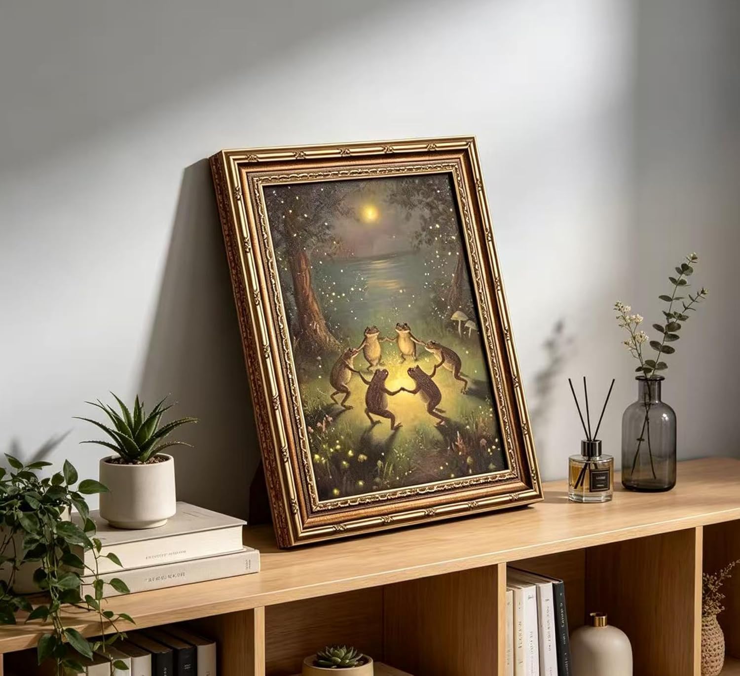 GHONVNOZ Vintage Gold Framed Frog Wall Art - Whimsical Retro Decor